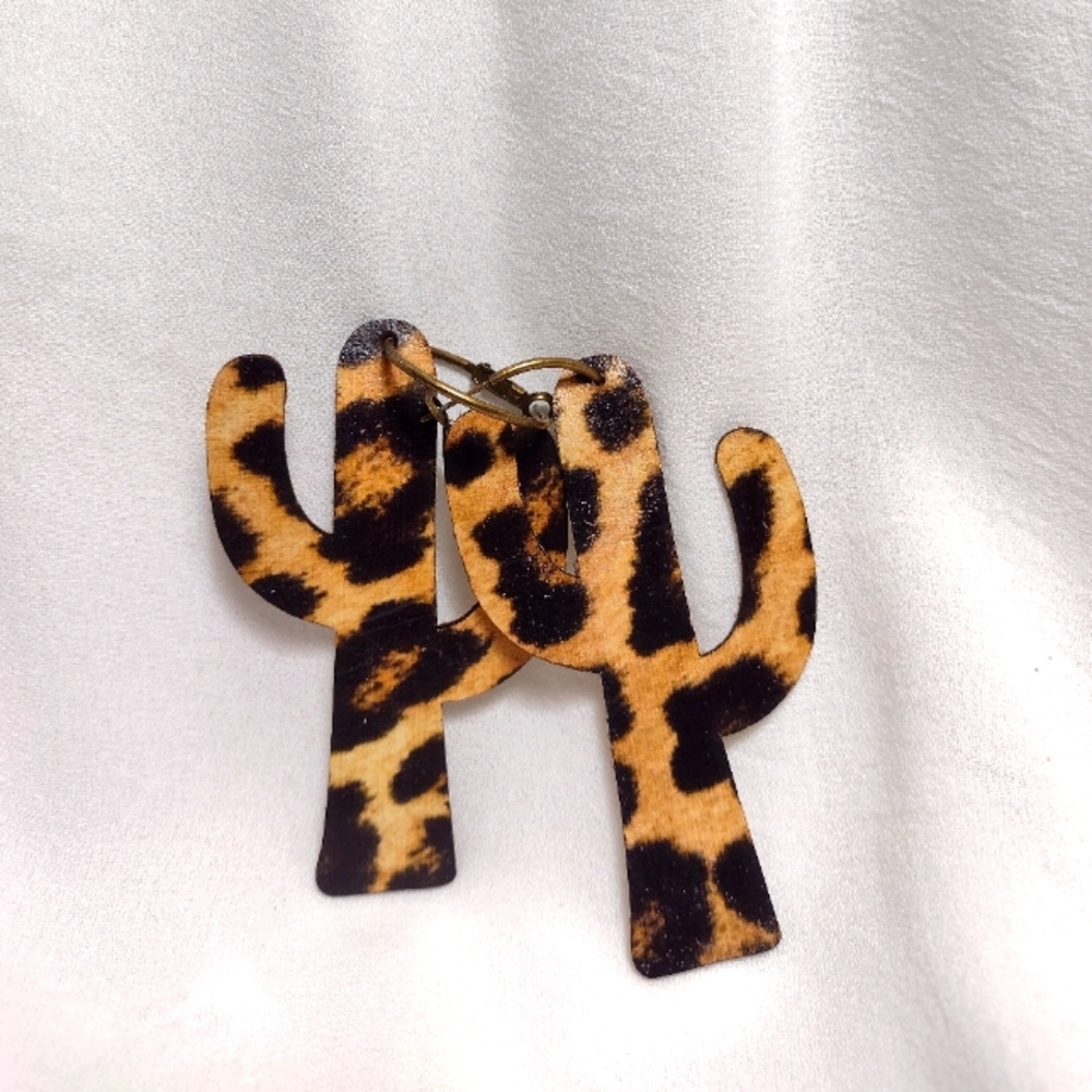 Adorable earrings 😻